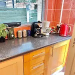 Budget Private Bedrooms W Dedicated Bath Mediacity, Mufc Salford