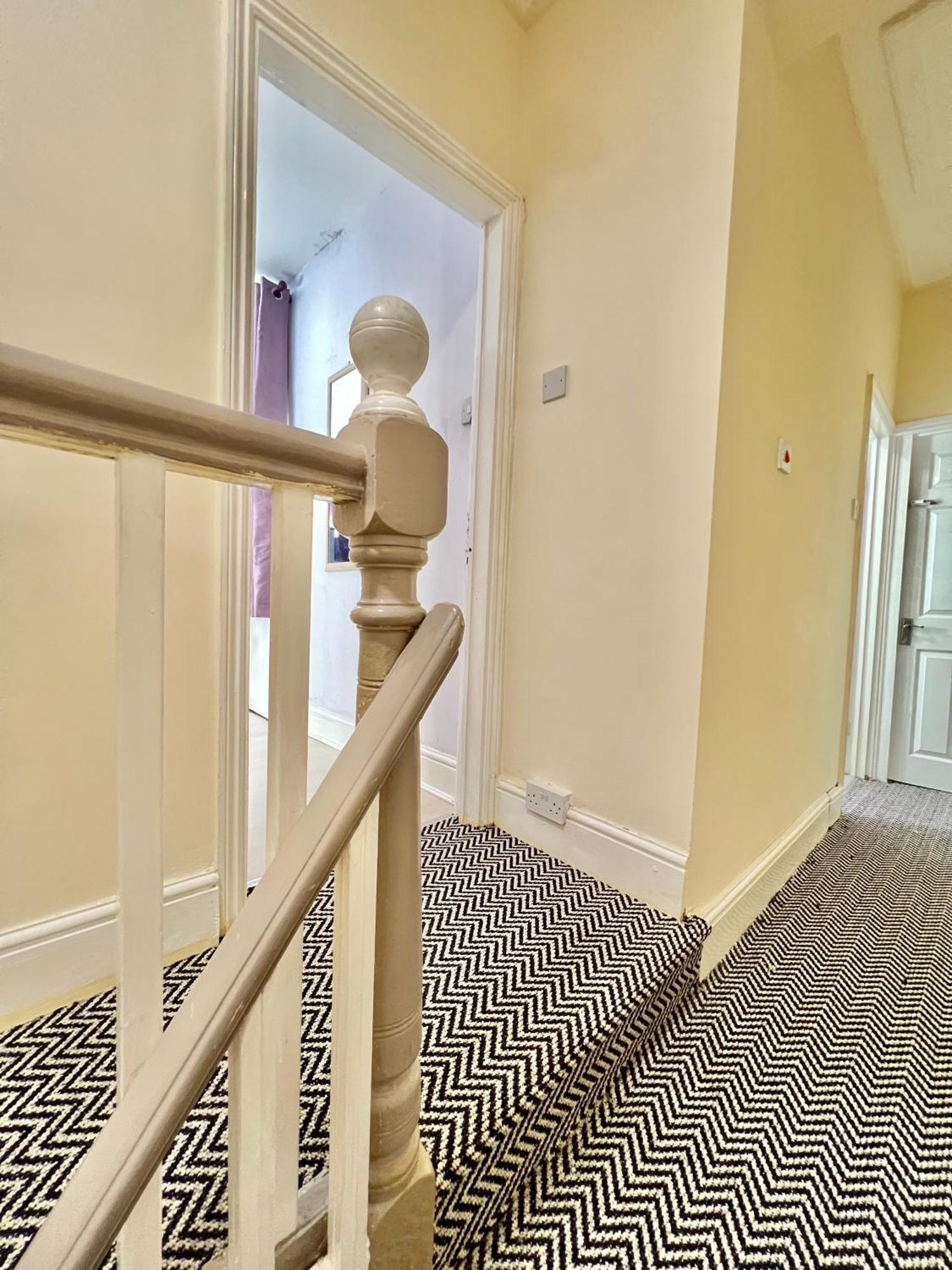 Budget Private Bedrooms W Dedicated Bath Mediacity, Mufc Salford * Manchester